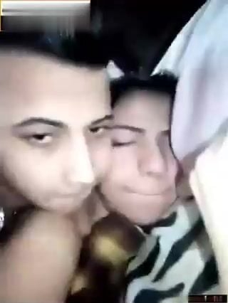 شاب عنتيل يركب فوق حبيبته الاندر ايدج – سكس مصري