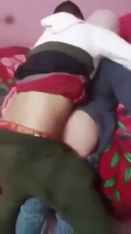 يزنق صاحبته في البيت وهي تقوله كفاية مش قادرة سكس مصري xnxx