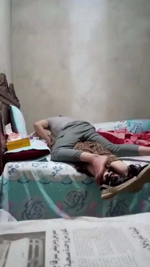 واد هايج يستفرد ببنت خالته لوحدهم في البيت وينيكها سكس مصري