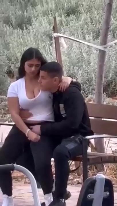 واد هايج اوي يزنق صاحبته في الجنينة بوس وتقفيش وبعبصة سكس مصري xnxx