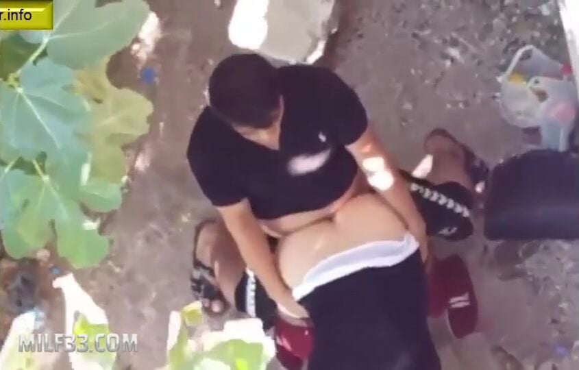 الواد هايج ينيك صاحبته في الشارع وميعرفش انه بيتصور – سكس عربي