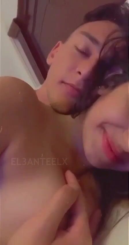 سهرة بنوتة مصرية اندر ايدج في حضن صاحبها سكس مصري xnxx