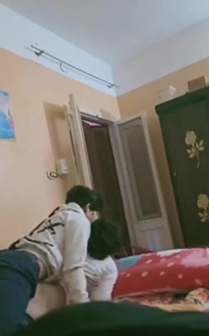 يزنق بنت خاله المحجبة في اوضته وعايز ينيكها عافية سكس مصري xnxx