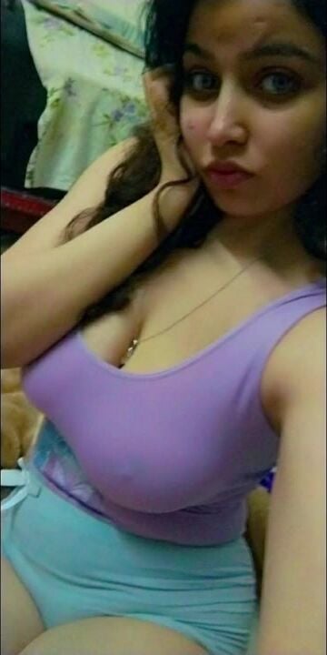 بنت مصرية مثيرة تفرج بزازها وكسها لحبيبها سكس نودز مصري