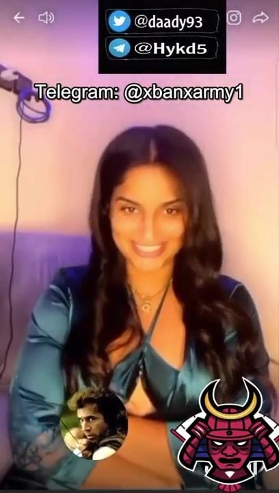 لايف قمرهم الشرموطة تعرض جسمها للماتبعين نار سكس عربي
