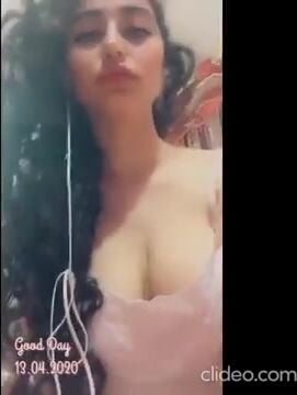 بنت قمر كيرلي تقلع لحبيبها وتستعرض جسمها النار سكس نودز مصري