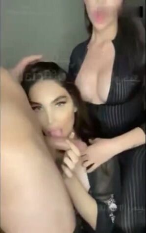 نور حبال وصاحبتها يتخانقوا على الزب الكبير سكس عربي