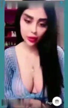 سكس جورجينا درويش تلعب في بزازها الملبن سكس عربي