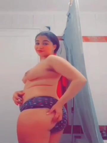 اندر ايدج مصرية كيرفي تصور جسمها لحبيبها في الحمام سكس نودز مصري