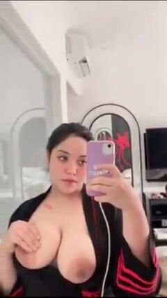 حتة كيرفي تصور أجمل بزاز ملبن لحبيبها سكس نودز مصري