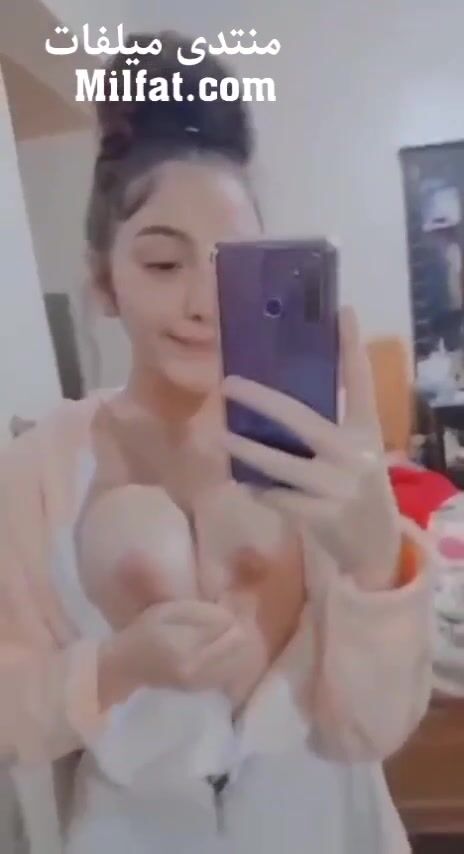 بنوتة اندر ايدج زي القمر تعرض جسمها الأبيض الجميل سكس نودز مصري
