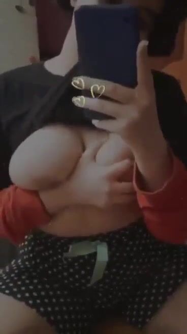 اندر ايدج بزازها ملبن تصور في المراية لصاحبها سكس نودز مصري