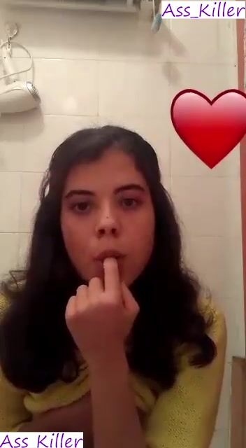 بنوتة كيوت تبعبص كسها في الحمام سكس نودز مصري