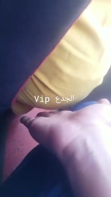 متحرش في المواصلات يهري طيزها حك وتقفيش سكس مصري