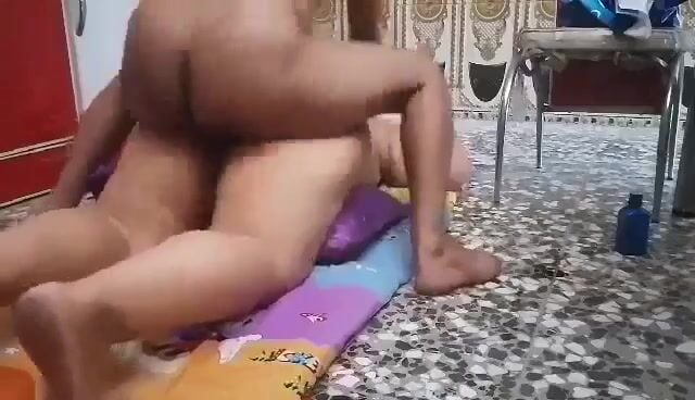 يدخل على خالته وهي نايمة ملط ويركبها سكس مصري xnxx