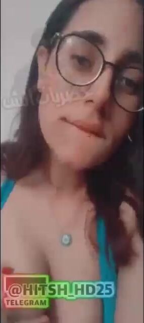 هايجة اوي تكلم صاحبها وتخرجله بزازها سكس نودز مصري