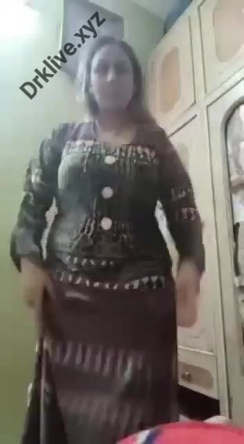 نودز حتة بلدي تقلع العباية وتبين كل حاجة سكس نودز مصري