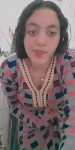 حتة بلدي من الآخر تقلع العباية وتعرض جسمها الفاجر سكس نودز مصري