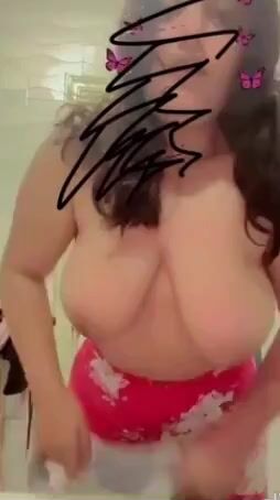 بنت عشرينية بجسم نضيف فاير وبزاز كبيرة سكس نودز مصري