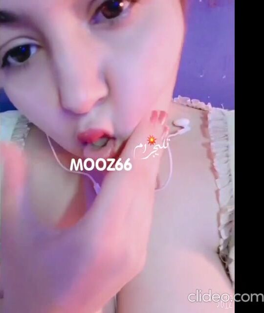بنت كيرفي بيضا تعرض طيزها وبزازها الكبار لحبيبها سكس نودز مصري