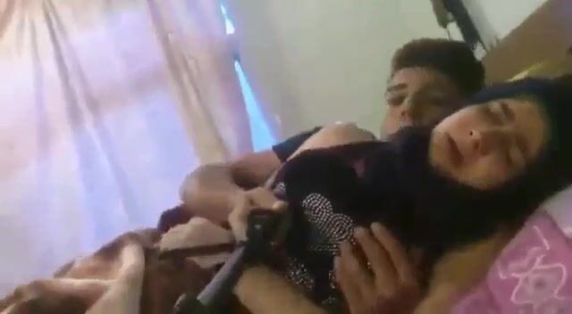 بنت محجبة مع صاحبها تروحله البيت وينيكها في طيزها سكس مصري xnxx