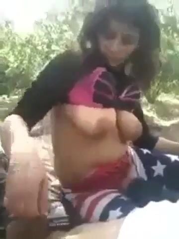 واخد صاحبته في الجنينة تقلع وتمصله زبه وتركبه سكس مصري xnxx