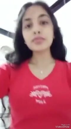 بنت كيوت تحط الكاميرا وتفرج حبيبها على أحلى جسم نار سكس نودز مصري