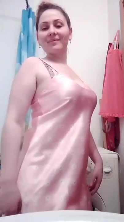 مزة مصرية جسمها مفهوش غلطة تدلع وتتمايص سكس نودز مصري