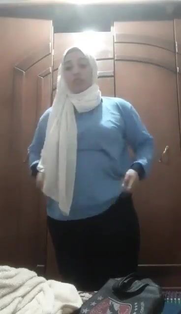 بنت في ثانوي ترجع من المدرسة وتصور نودز لحبيبها سكس نودز مصري