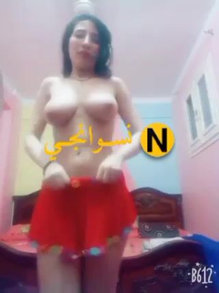 بنت هايجة بزازها واقفة نار تصور لحبيبها وتلعب فيهم سكس نودز مصري