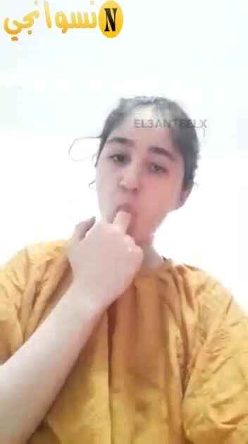 كتكوتة مصرية تلعب في كسها لصاحبها وتعرضله جسمها سكس نودز مصري