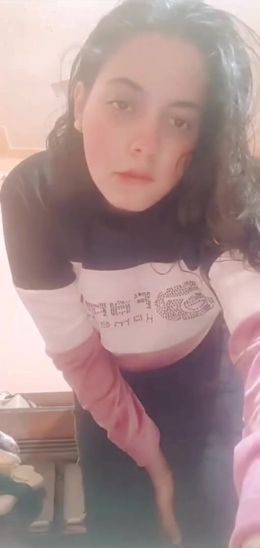 نودز بنوتة قمورة تجرب قميص النوم الجديد وتصور لحبيبها سكس نودز مصري