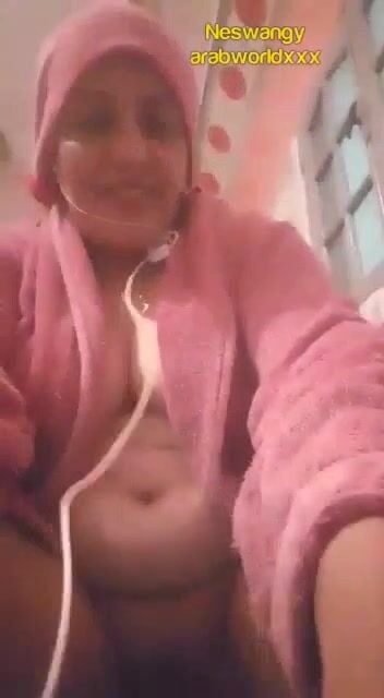 ميلف اربعينية مطلقة ملط في فيديو كول مع عشيقها سكس نودز مصري