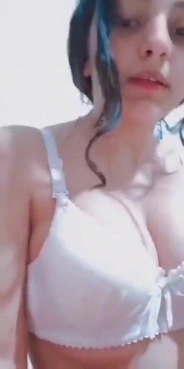 بنوتة قشطة ملبن تصور لحبيبها هيجانها وتضرب سبعة ونص سكس نودز مصري