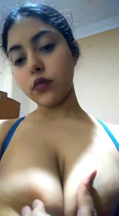 بنت صغيرة ببزاز كبيرة تصور أحلى نودز سكس نودز مصري