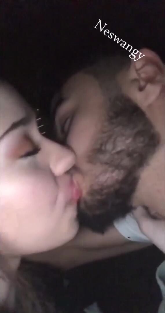 سهرة رومانسية بوس وتقفيش شاب مع حبيبته سكس مصري xnxx
