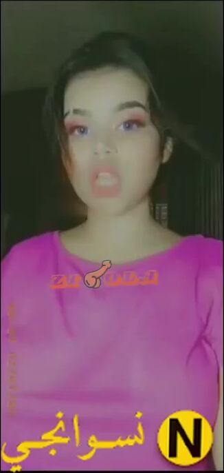 فرسة بجسم مبلن مولع تقلع وتفرج عشيقها على جسمها الابيض سكس نودز مصري