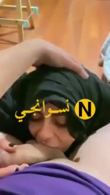 أكبر شرموطة محجبة خبرة في المص تمص زب حبيبها ويجبهم في بوقها سكس مصري xnxx
