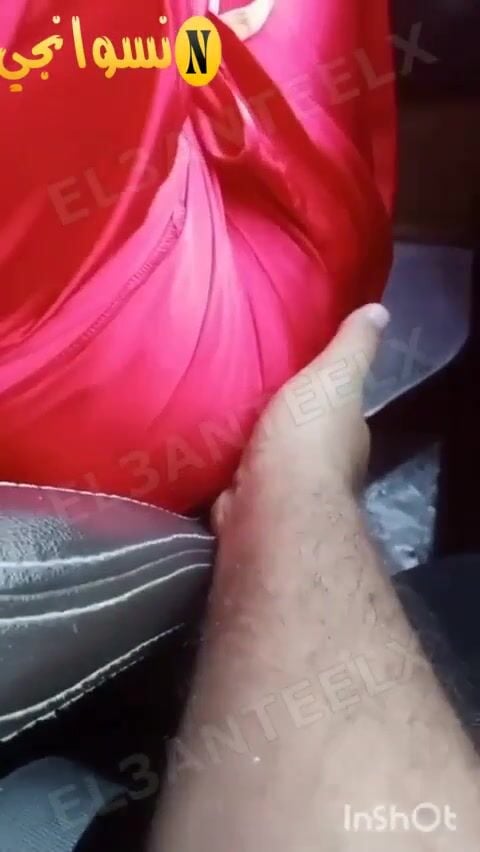 تقفيش وتحرش بطيز فرسة بعباية حمرا في المواصلات سكس مصري xnxx